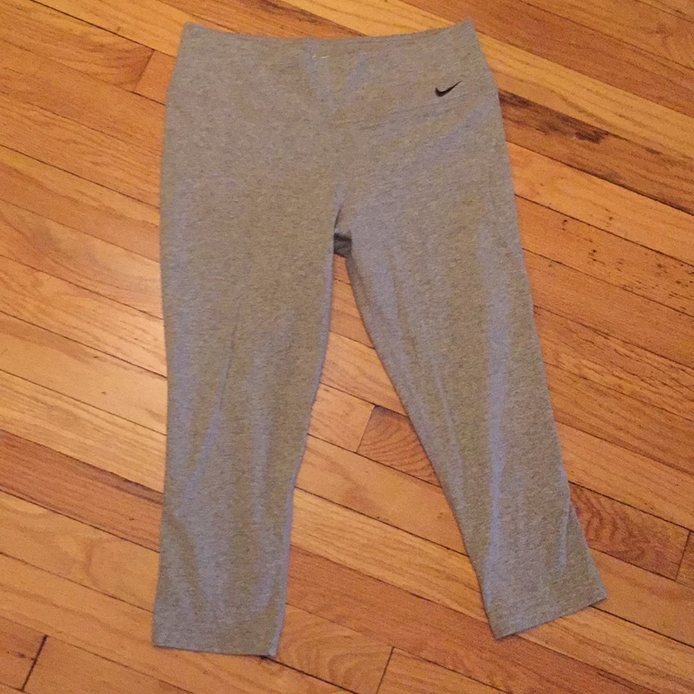 Mike dry fit size m gray cropped